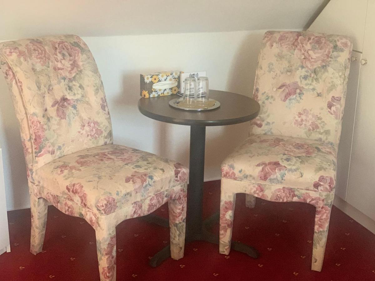 Penzion Rosel Nové Zámky Exteriör bild
