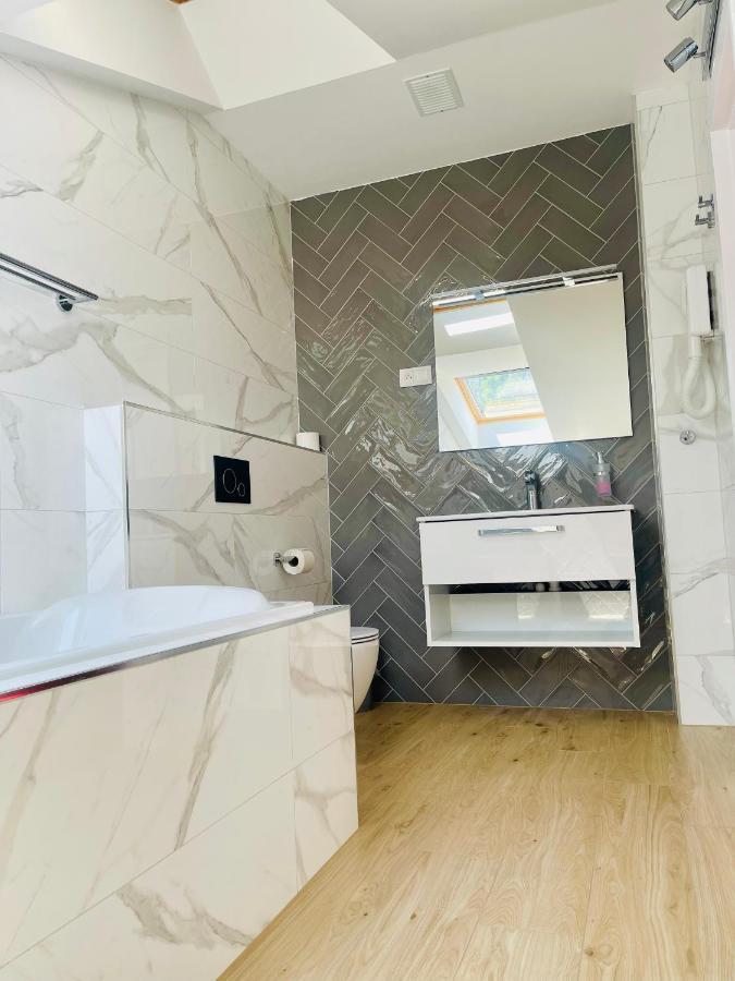 Penzion Rosel Nové Zámky Exteriör bild