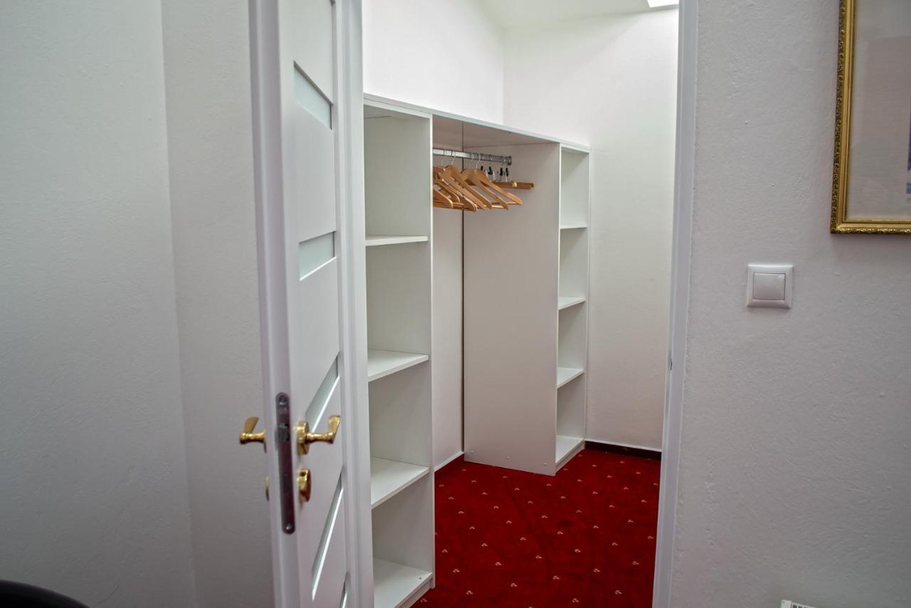 Penzion Rosel Nové Zámky Exteriör bild